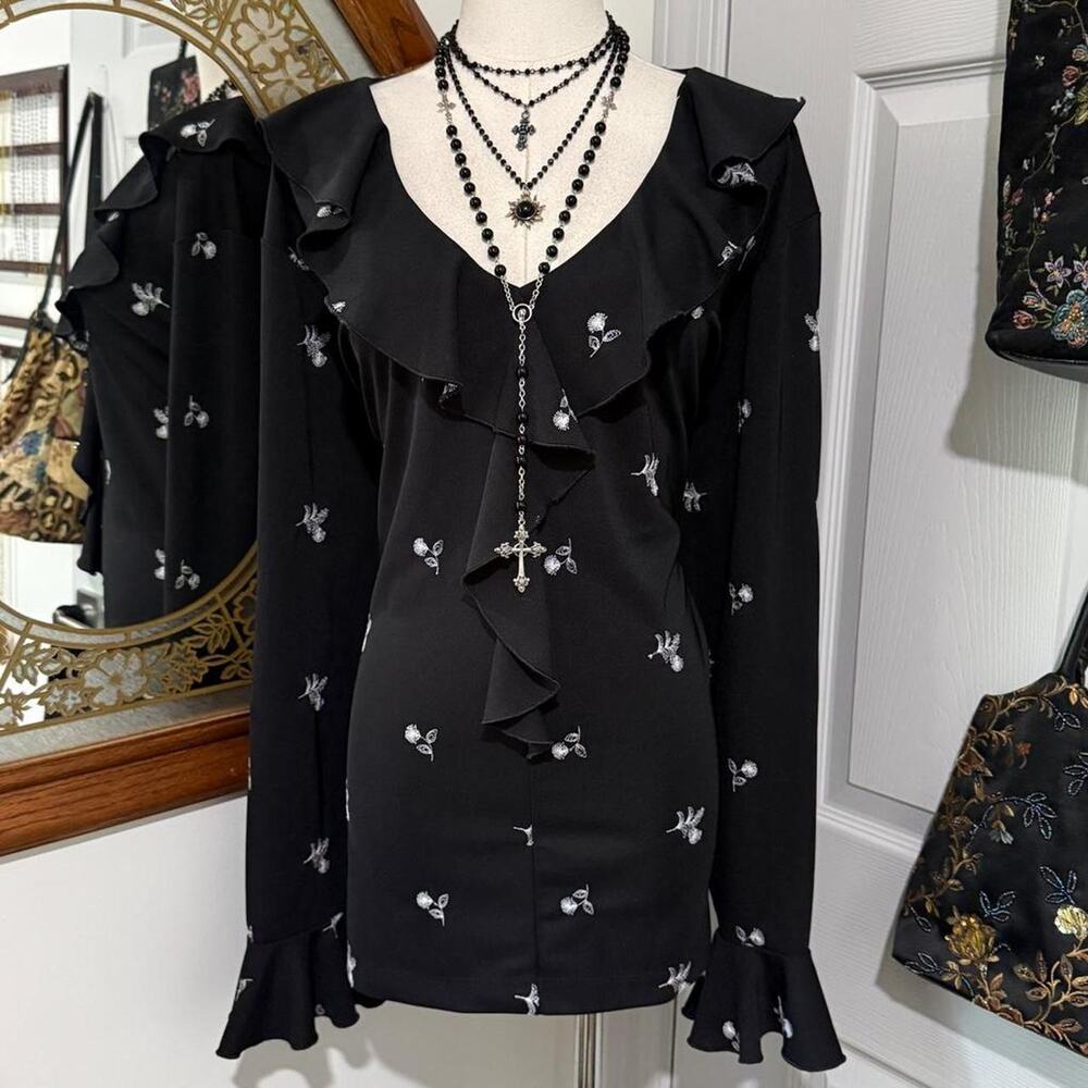 VTG Y2K Orbit 7 Clothing Black White Floral Embroidered Ruffle Flare Sleeve Top